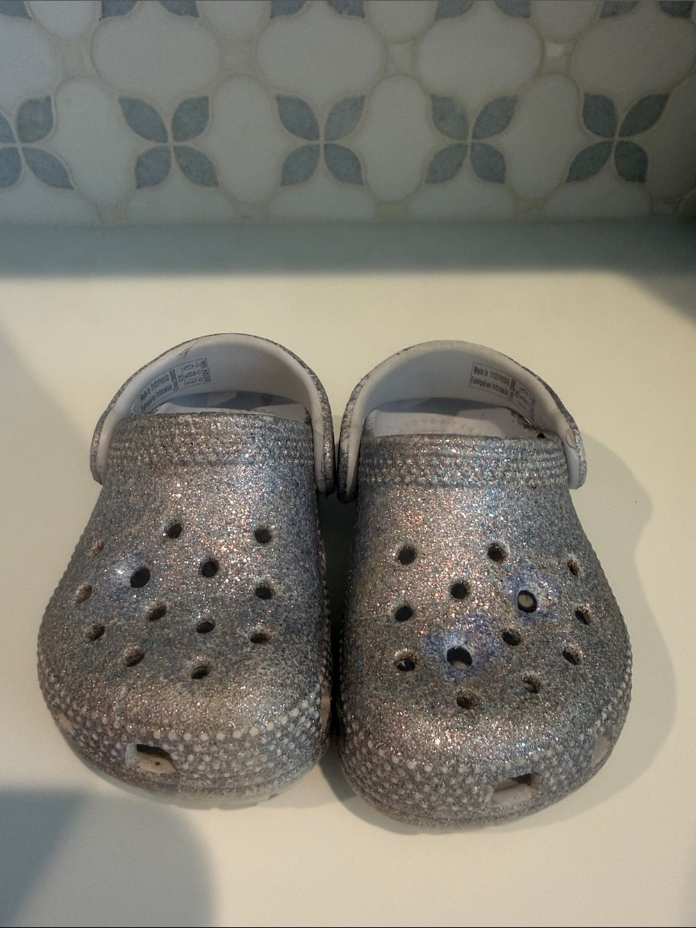 Crocs Kids Sparkle Clog Shoes - Purple Silver Glitter size 5